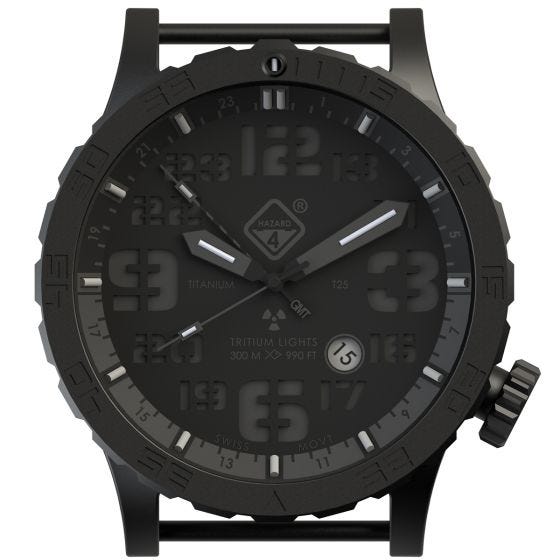 Reloj de titanio con tritio Hazard 4 Heavy Water Diver Blackout con manecilla GMT en negro y detalles en azul y rojo