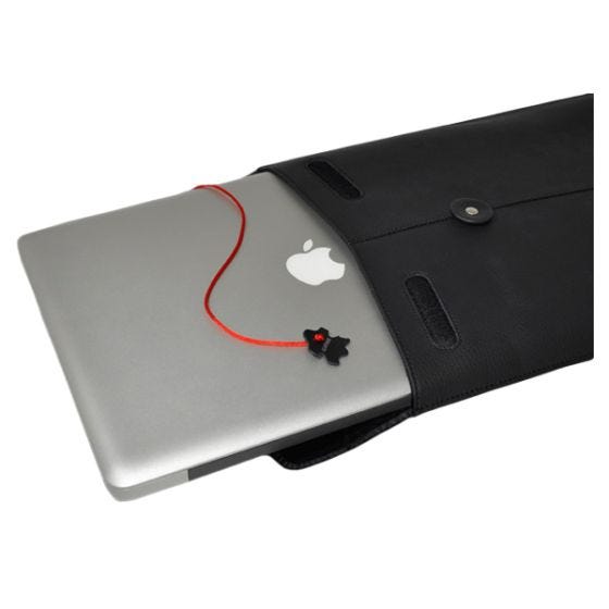 Funda Civilian Pro Manila 15 para MacBook Air 15" de cuero en negro