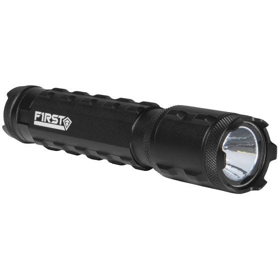Linterna First Tactical TriTac de tamaño mediano en negro