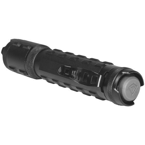 Linterna First Tactical TriTac de tamaño mediano en negro