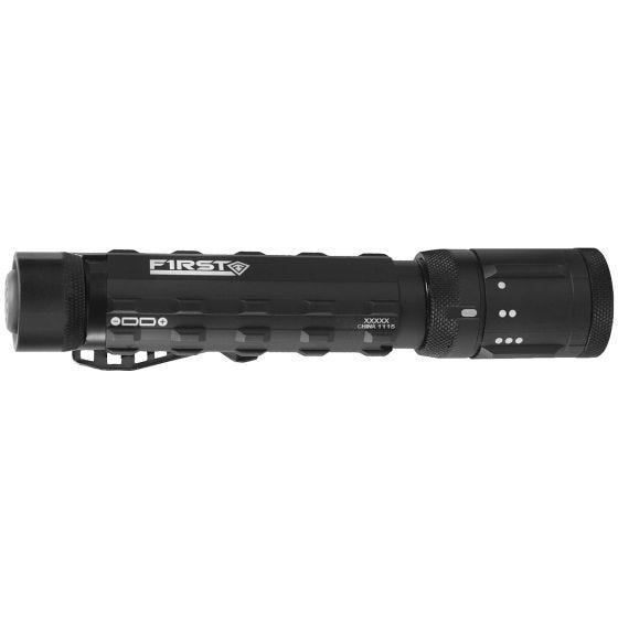 Linterna First Tactical TriTac de tamaño mediano en negro