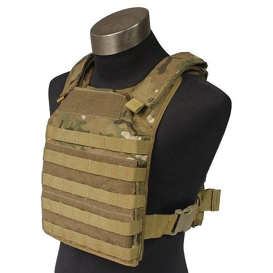 Chaleco portaplacas Flyye Fast Attack GEN 1 con sistema MOLLE en MultiCam