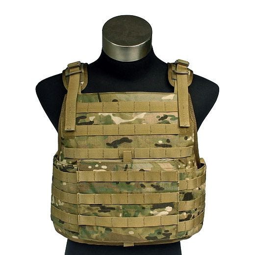 Chaleco portaplacas Flyye con sistema MOLLE en MultiCam