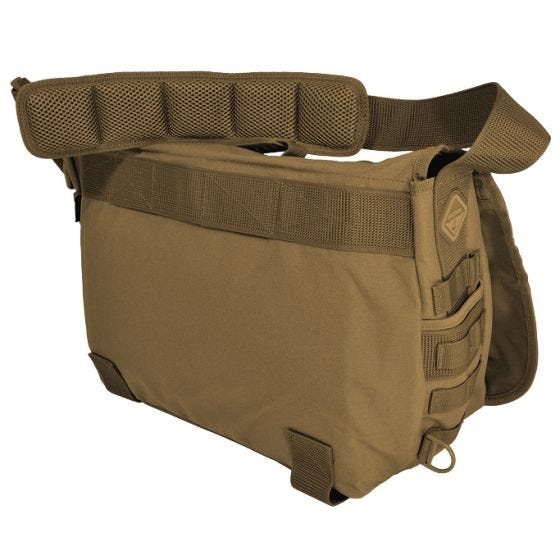 Bolsa bandolera Hazard 4 Defense Courier de tamaño grande en Coyote