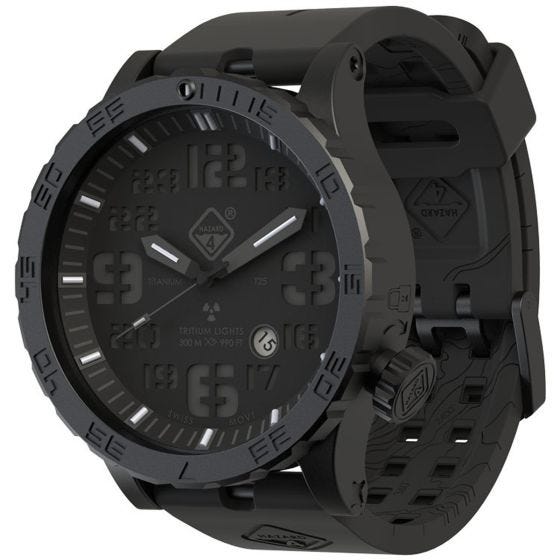 Reloj de titanio con tritio Hazard 4 Heavy Water Diver en Blackout y detalles en verde y amarillo