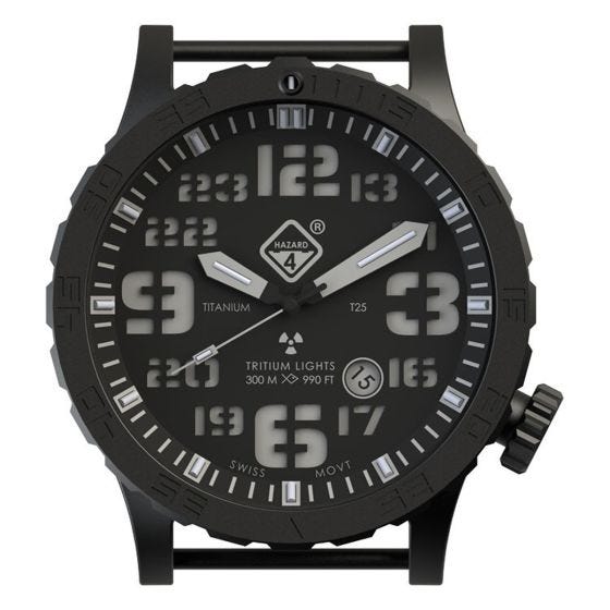 Reloj de titanio con tritio Hazard 4 Heavy Water Diver con manecilla GMT en Nightwatch y detalles en verde y amarillo