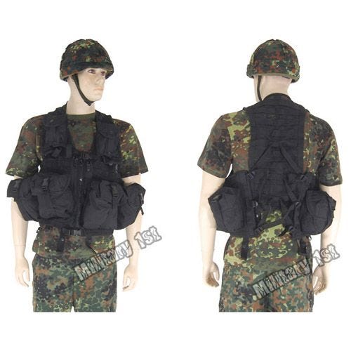 Casco de plástico MFH con funda de tela de camuflaje en Flecktarn