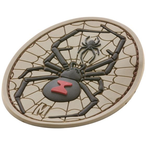 Parche con viuda negra Maxpedition en Arid