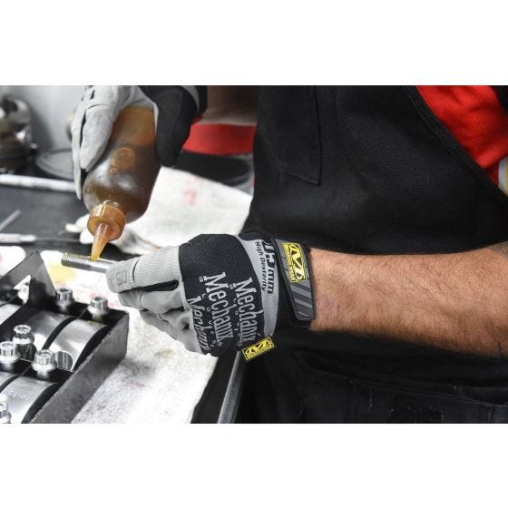Guantes Mechanix Wear Specialty High Dexterity de 0,5 mm en gris/negro